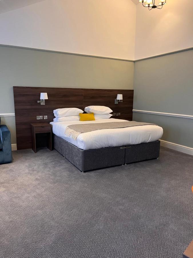 Beaufort Park Hotel Молд Екстер'єр фото