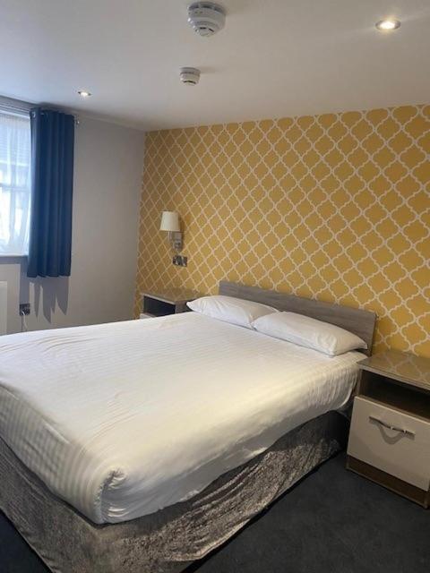 Beaufort Park Hotel Молд Екстер'єр фото