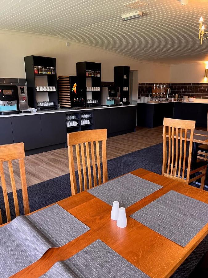 Beaufort Park Hotel Молд Екстер'єр фото