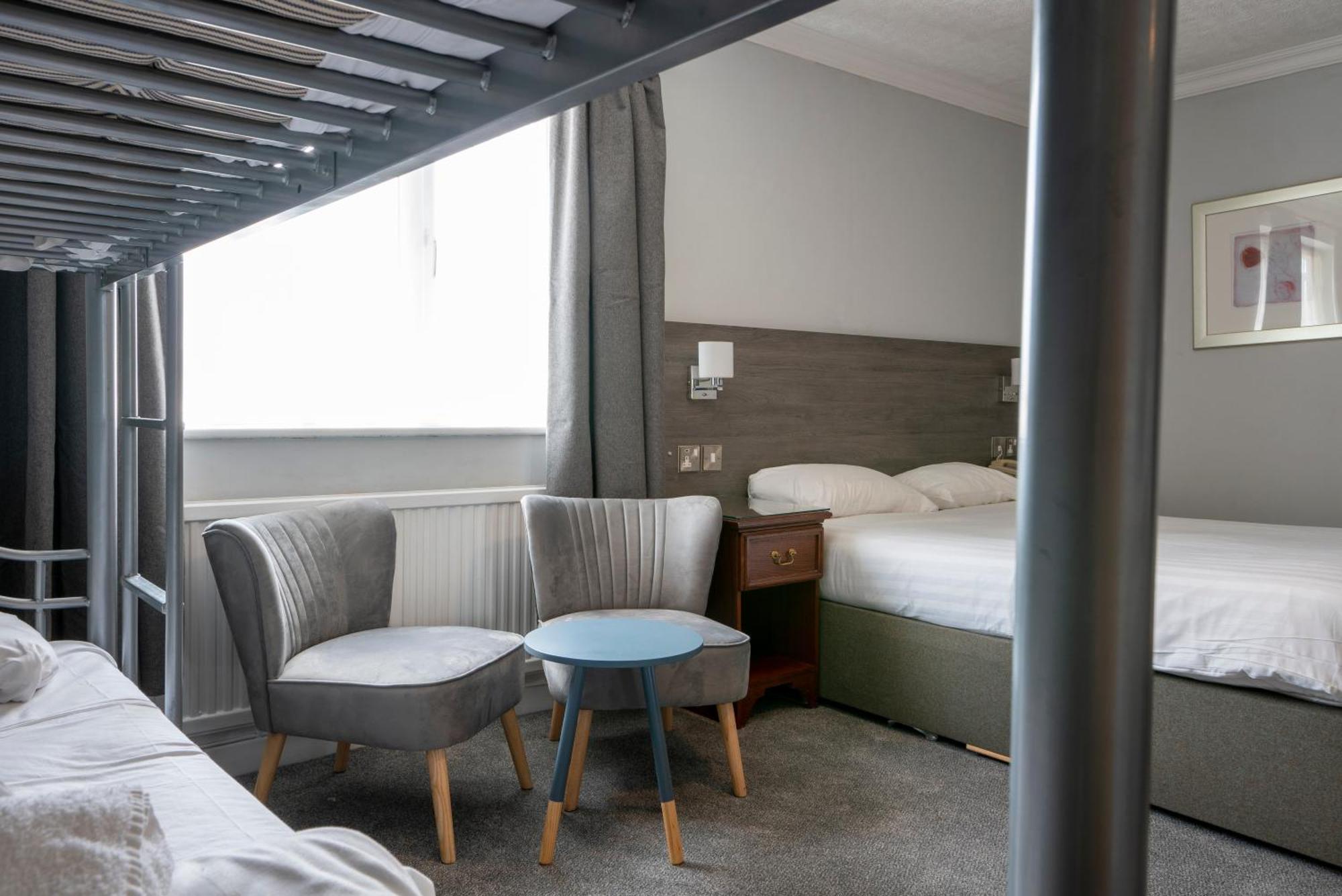 Beaufort Park Hotel Молд Екстер'єр фото
