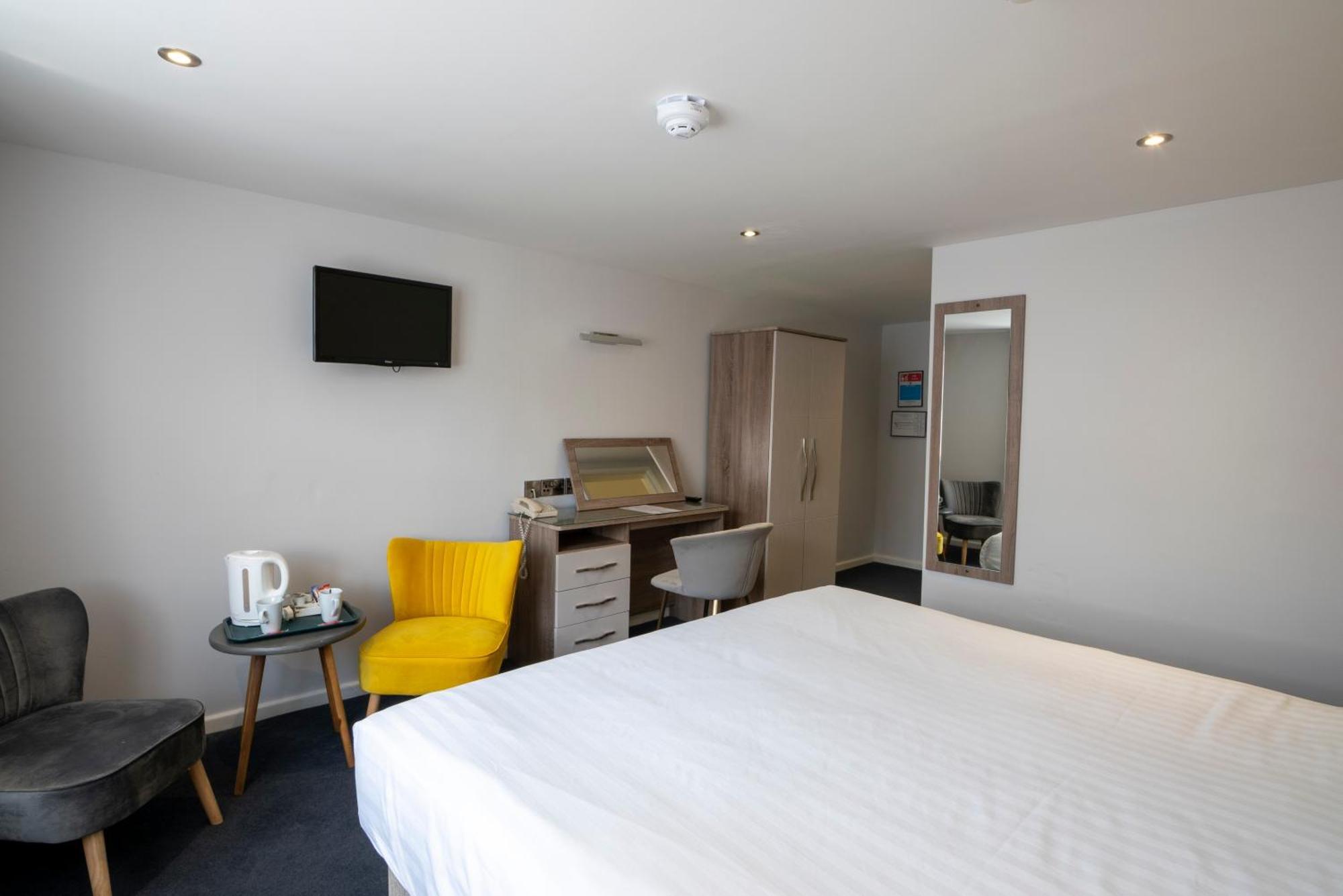 Beaufort Park Hotel Молд Екстер'єр фото