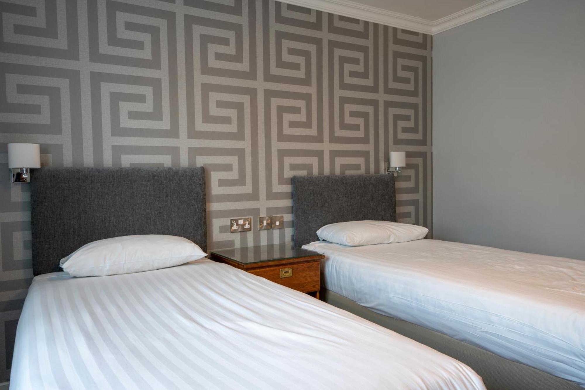 Beaufort Park Hotel Молд Екстер'єр фото