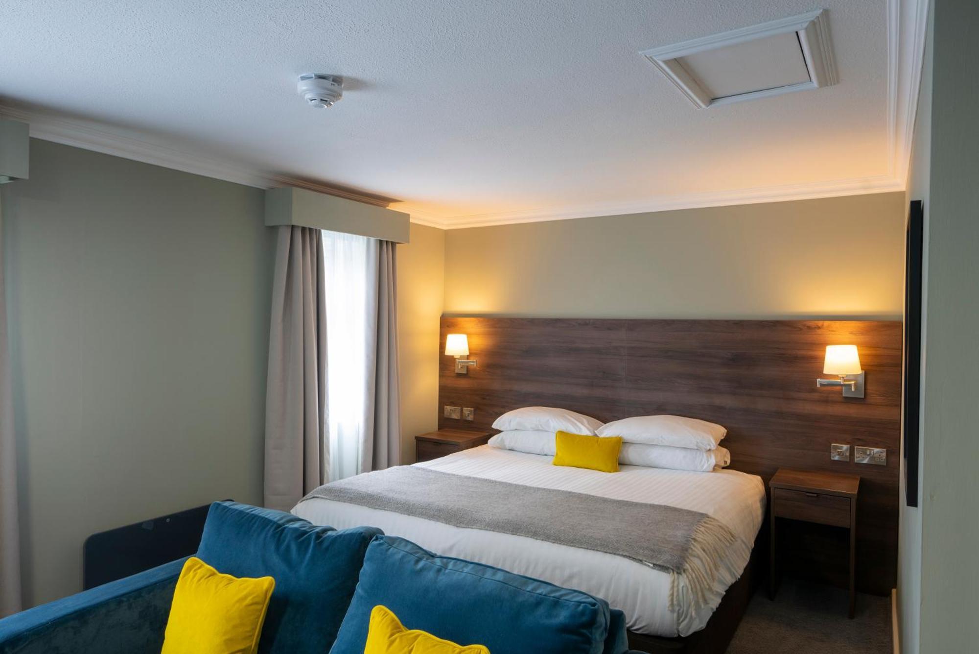 Beaufort Park Hotel Молд Екстер'єр фото