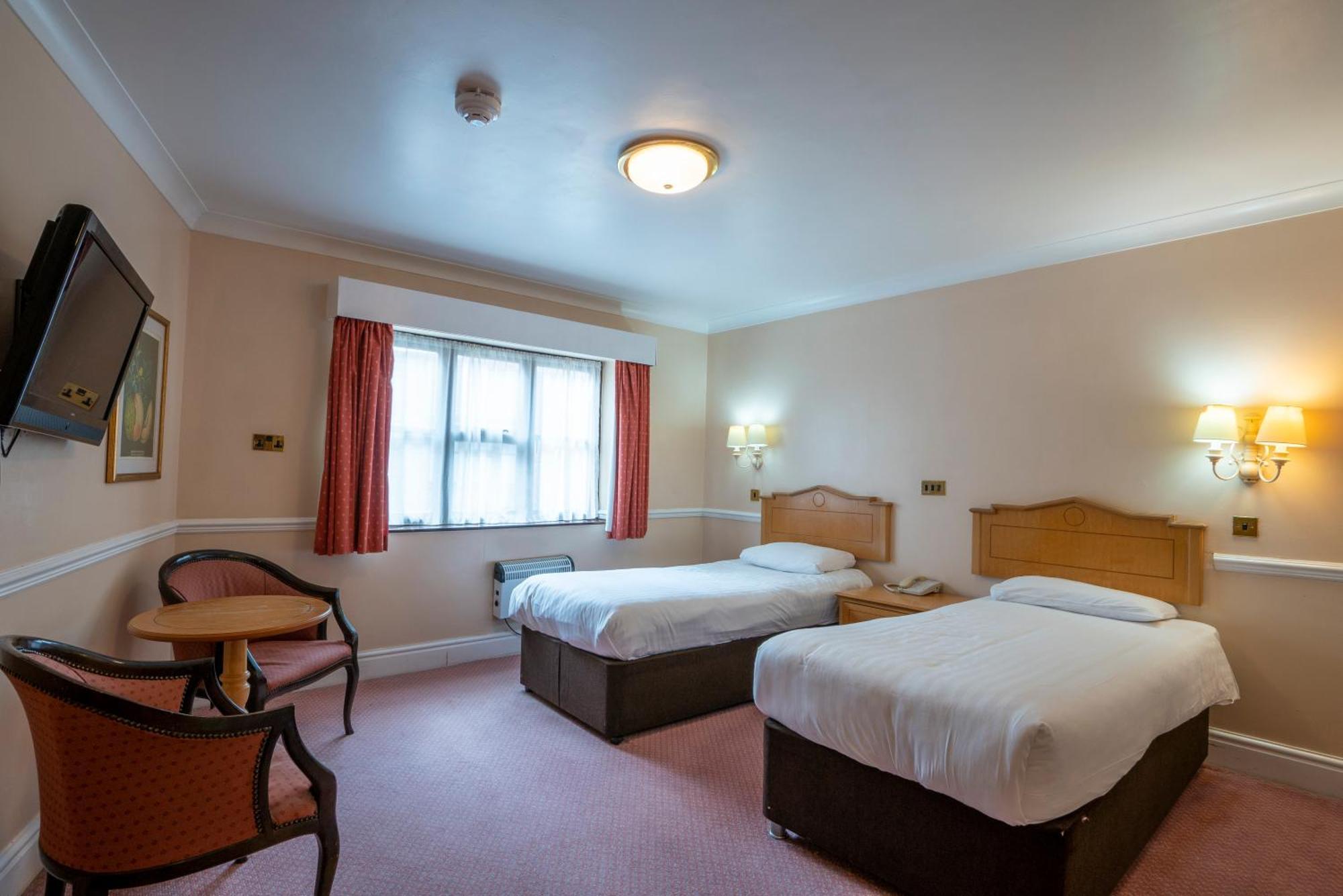 Beaufort Park Hotel Молд Екстер'єр фото