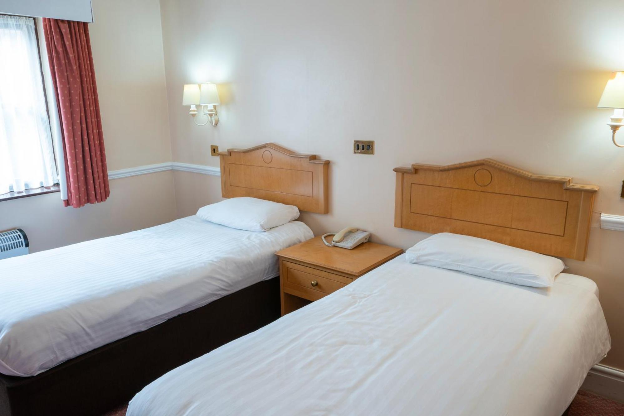 Beaufort Park Hotel Молд Екстер'єр фото