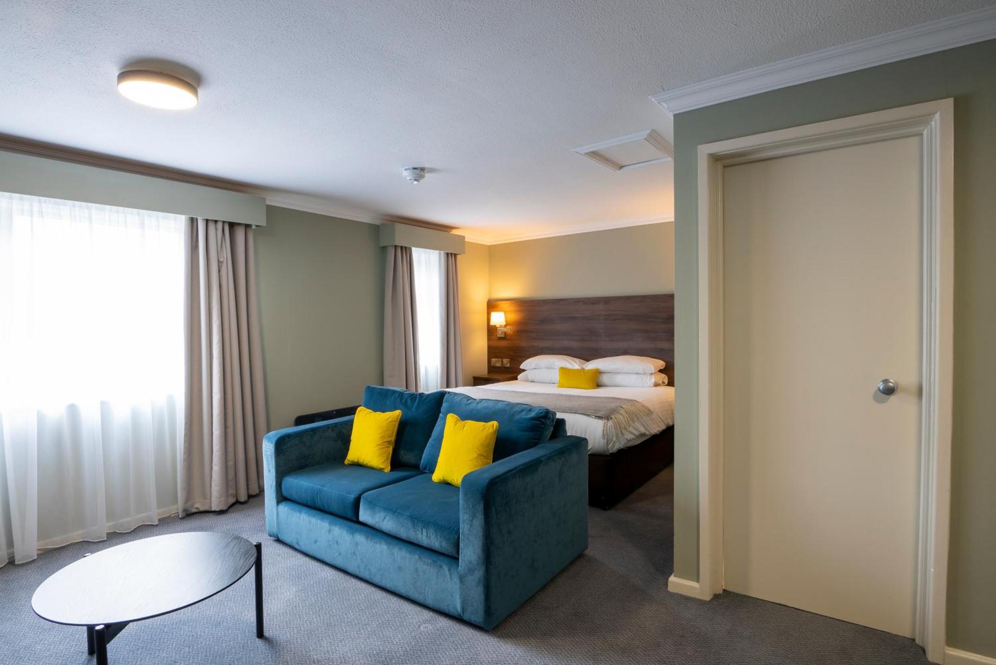 Beaufort Park Hotel Молд Екстер'єр фото