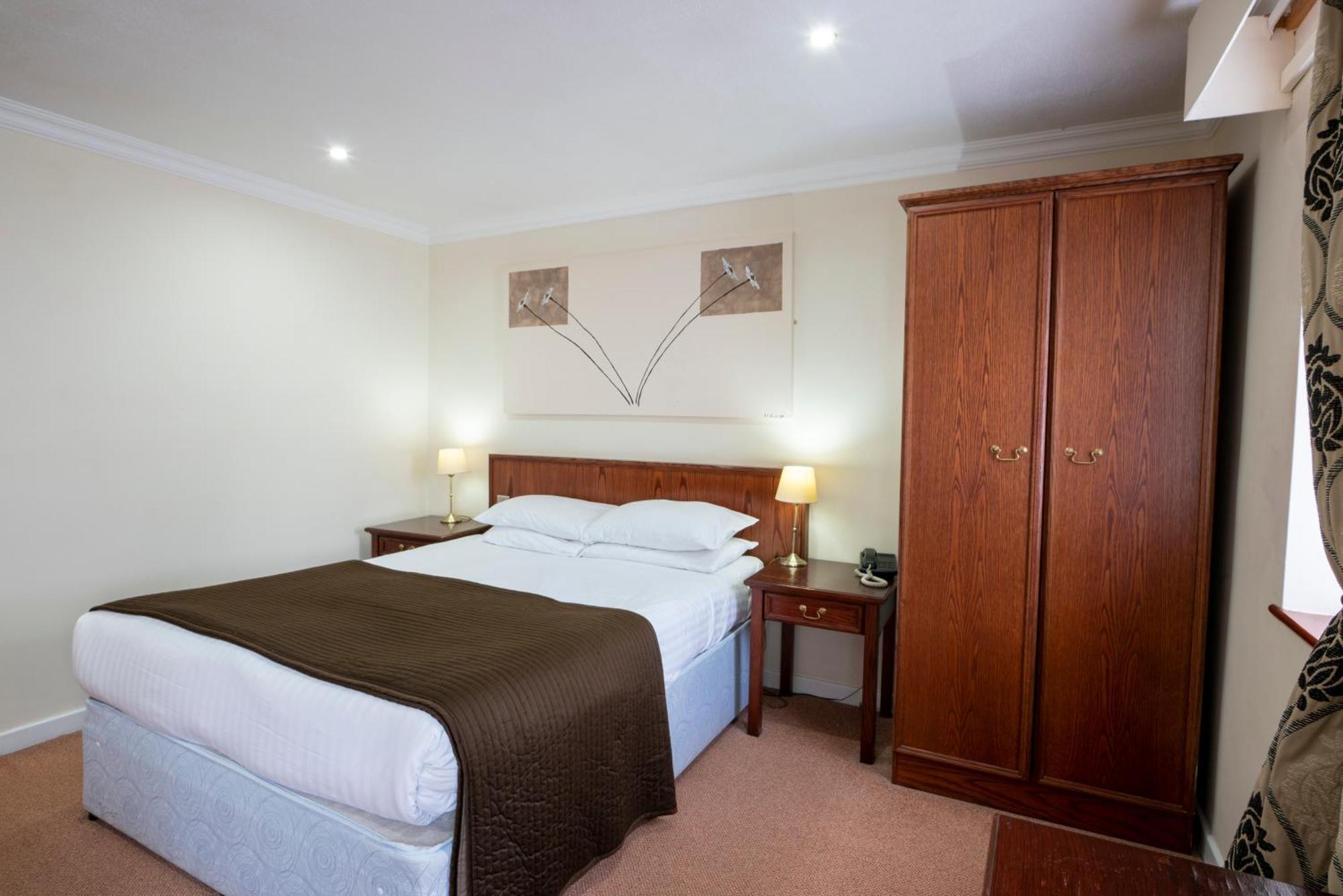 Beaufort Park Hotel Молд Екстер'єр фото