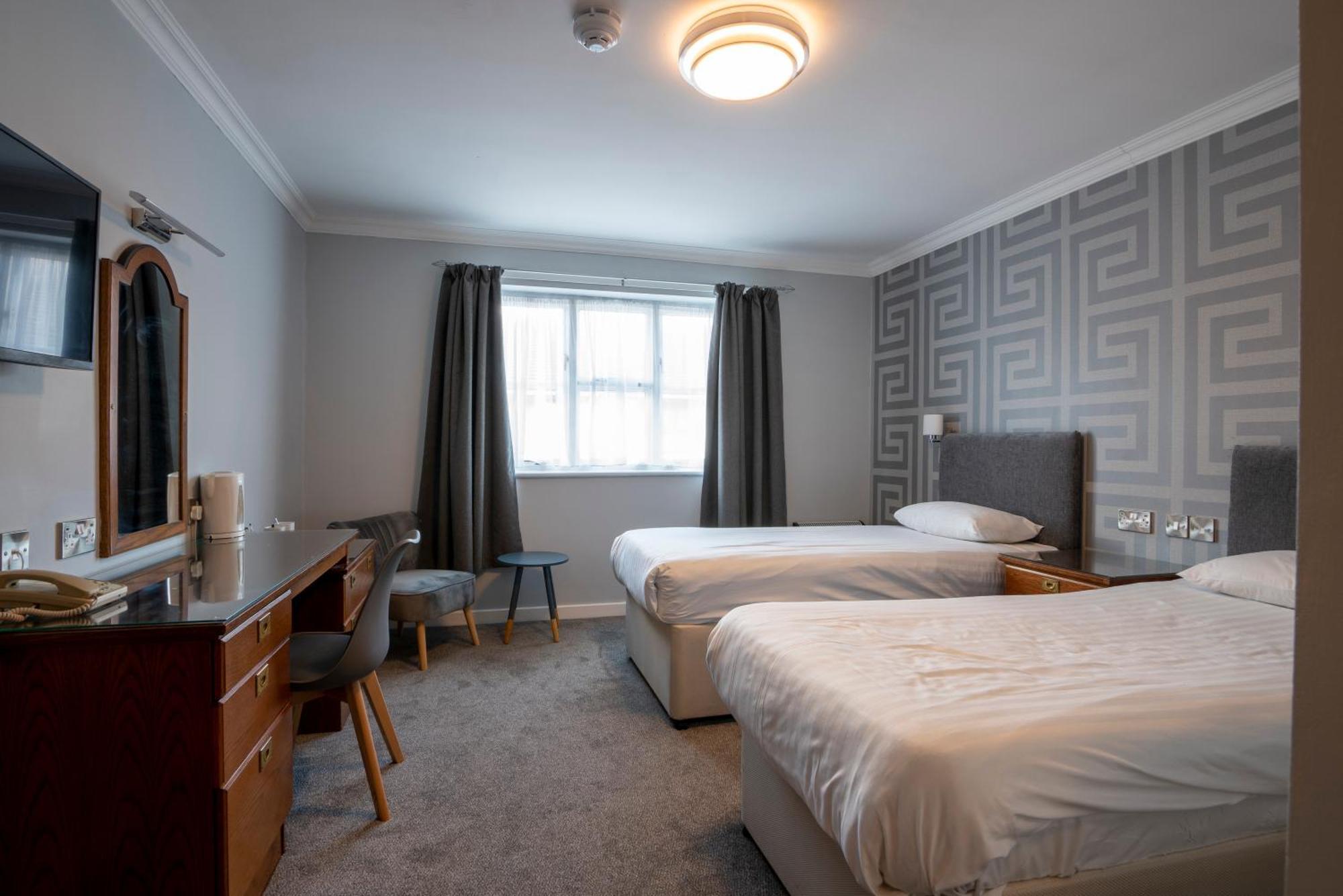 Beaufort Park Hotel Молд Екстер'єр фото