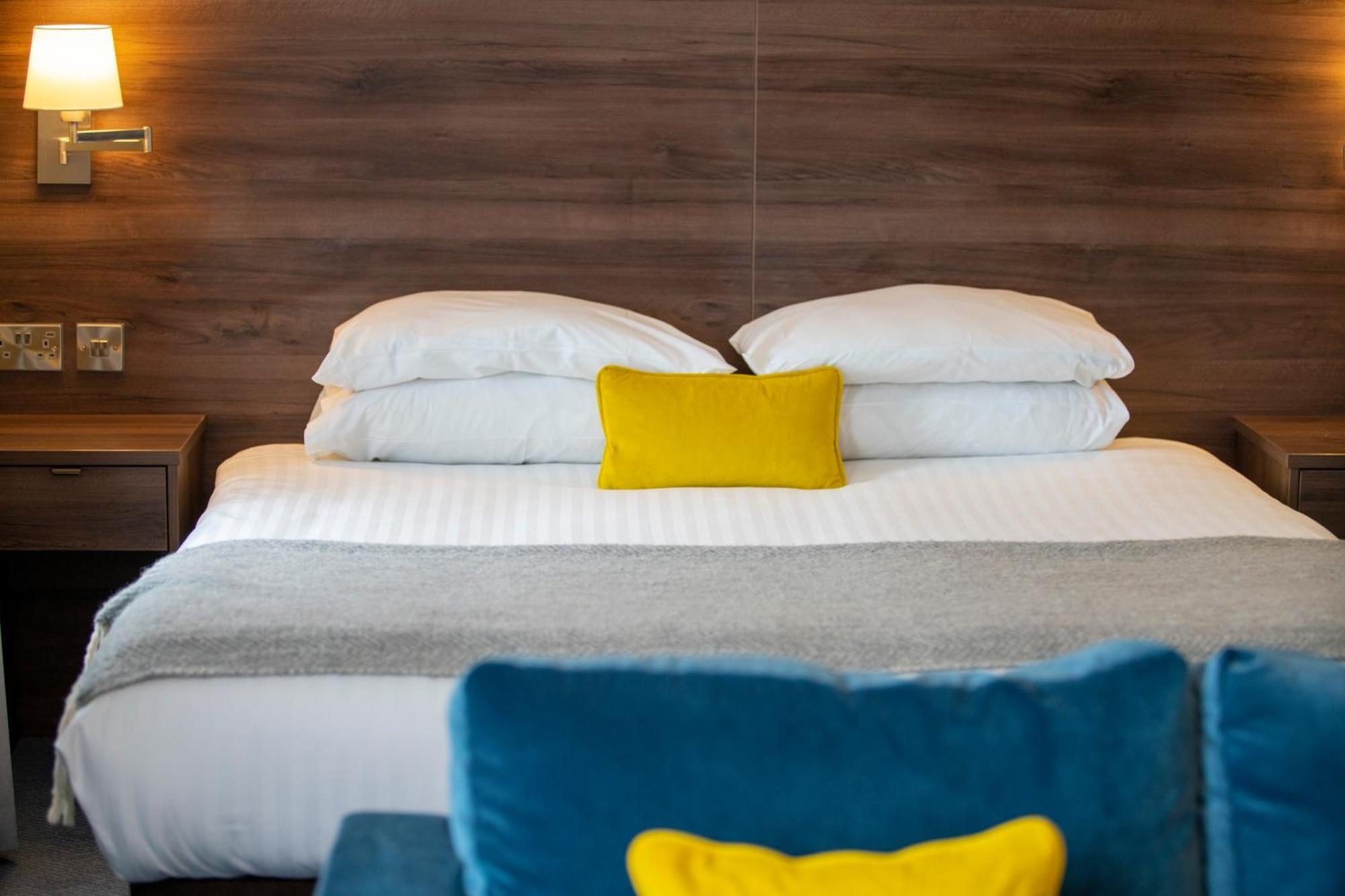 Beaufort Park Hotel Молд Екстер'єр фото