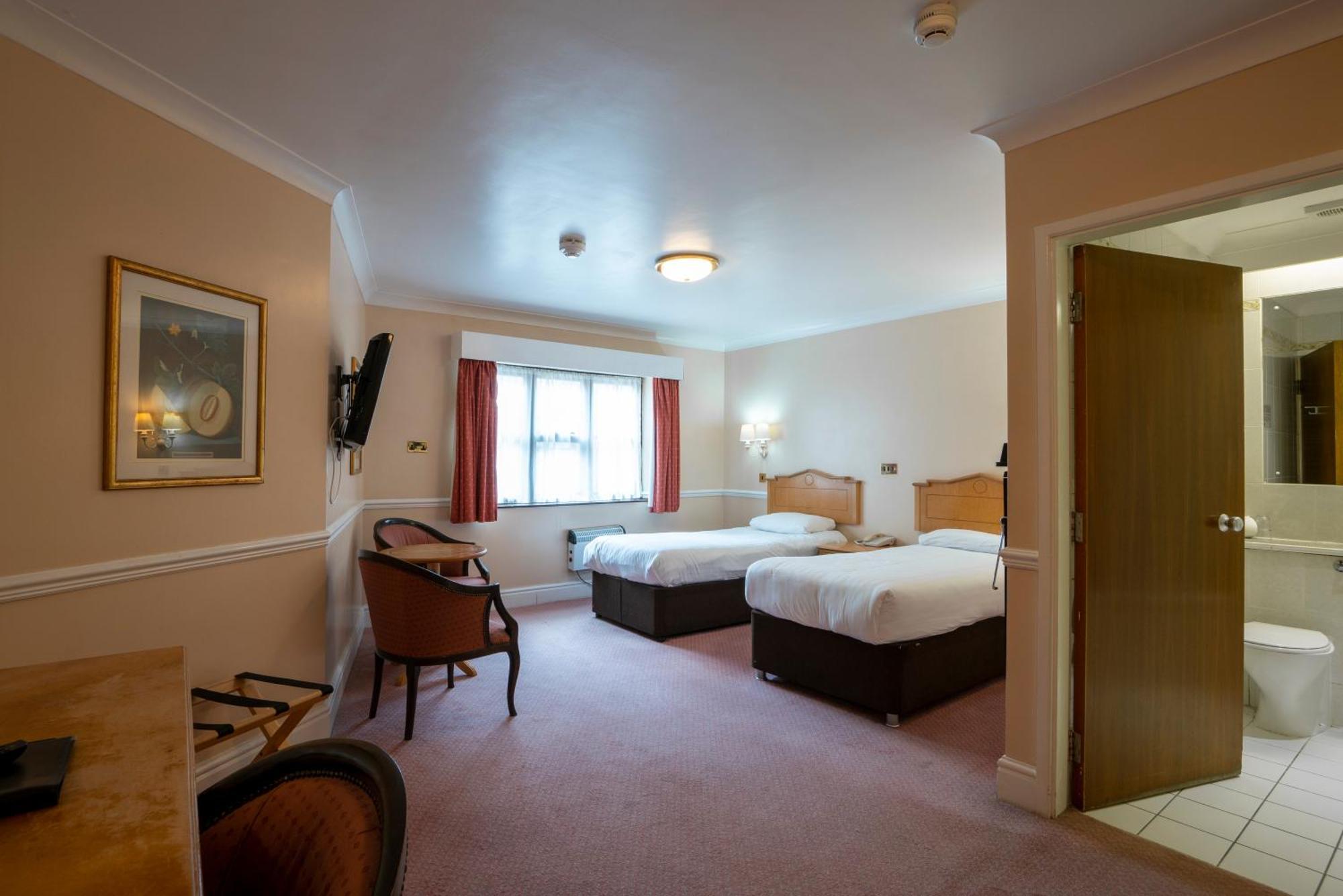 Beaufort Park Hotel Молд Екстер'єр фото
