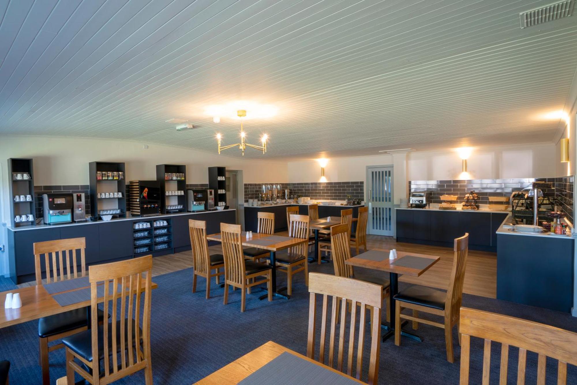 Beaufort Park Hotel Молд Екстер'єр фото