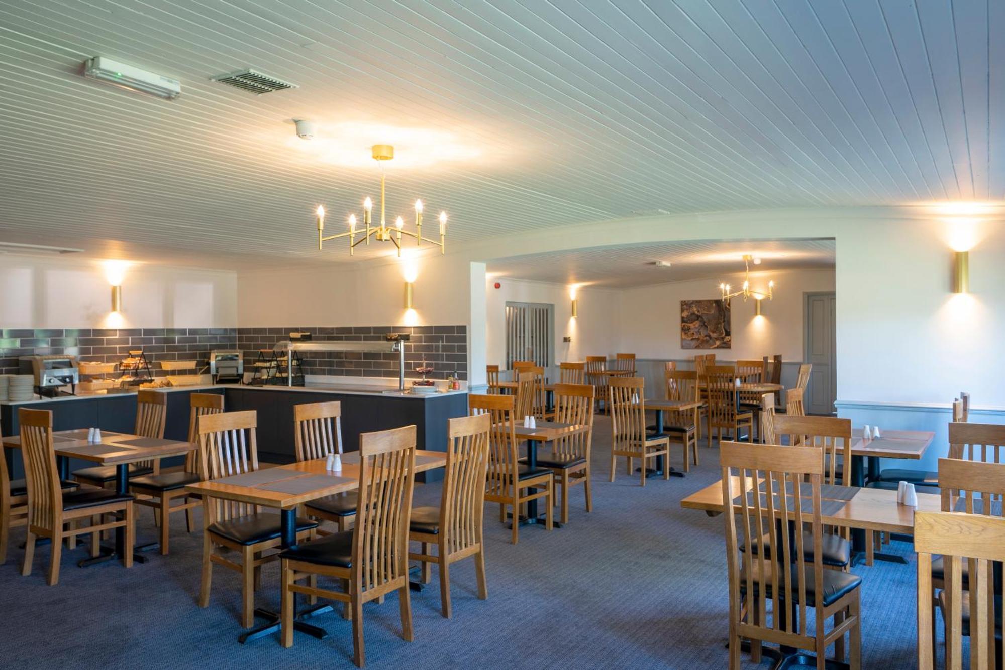 Beaufort Park Hotel Молд Екстер'єр фото