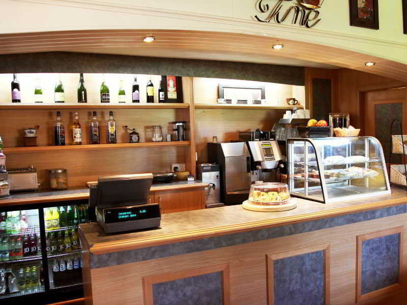 Beaufort Park Hotel Молд Екстер'єр фото