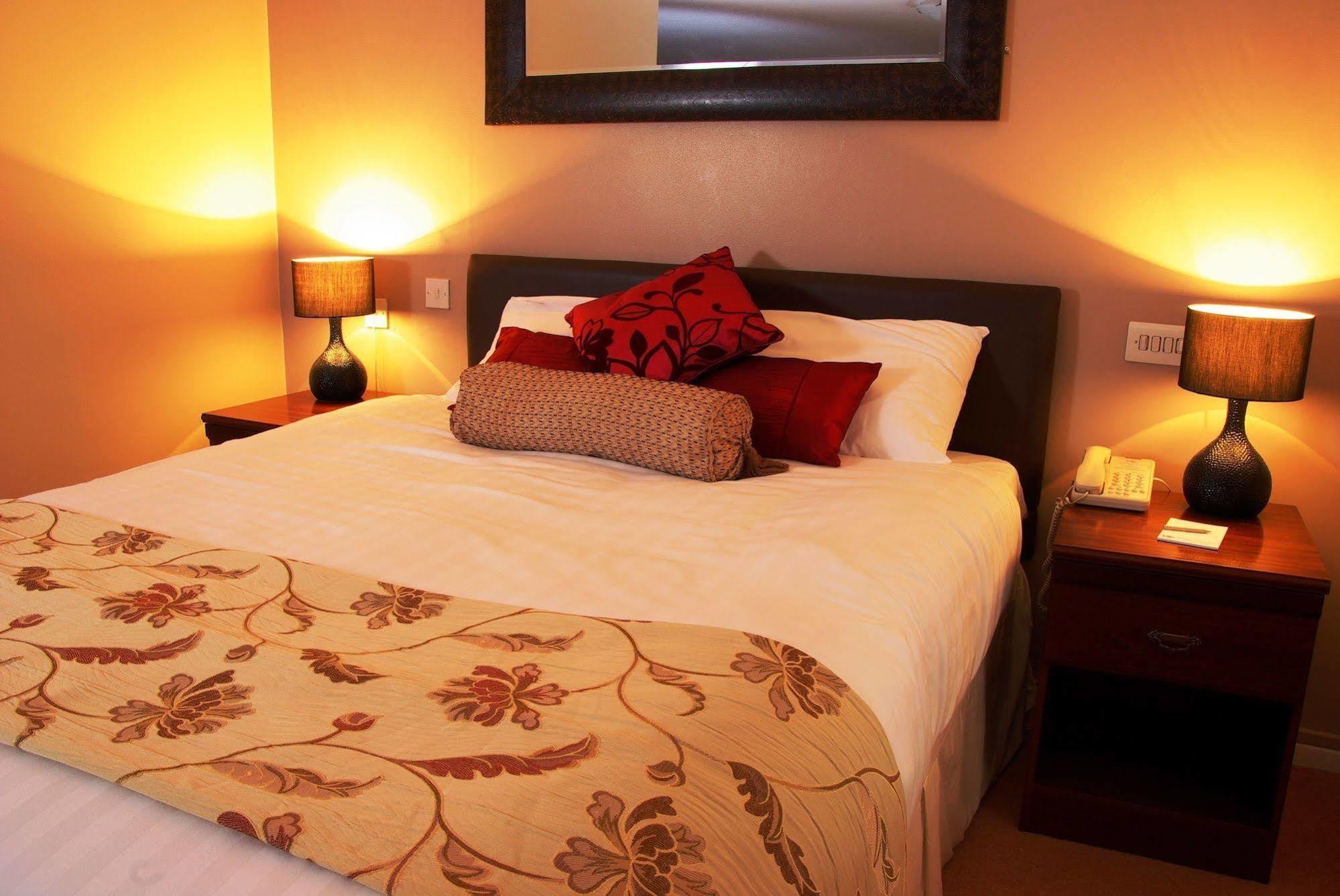 Beaufort Park Hotel Молд Екстер'єр фото