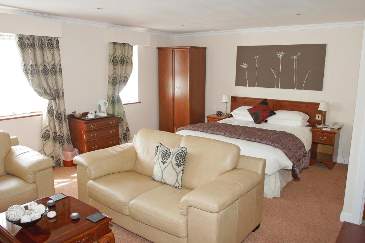 Beaufort Park Hotel Молд Екстер'єр фото