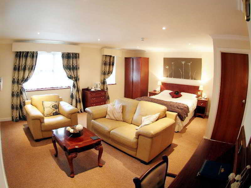 Beaufort Park Hotel Молд Екстер'єр фото